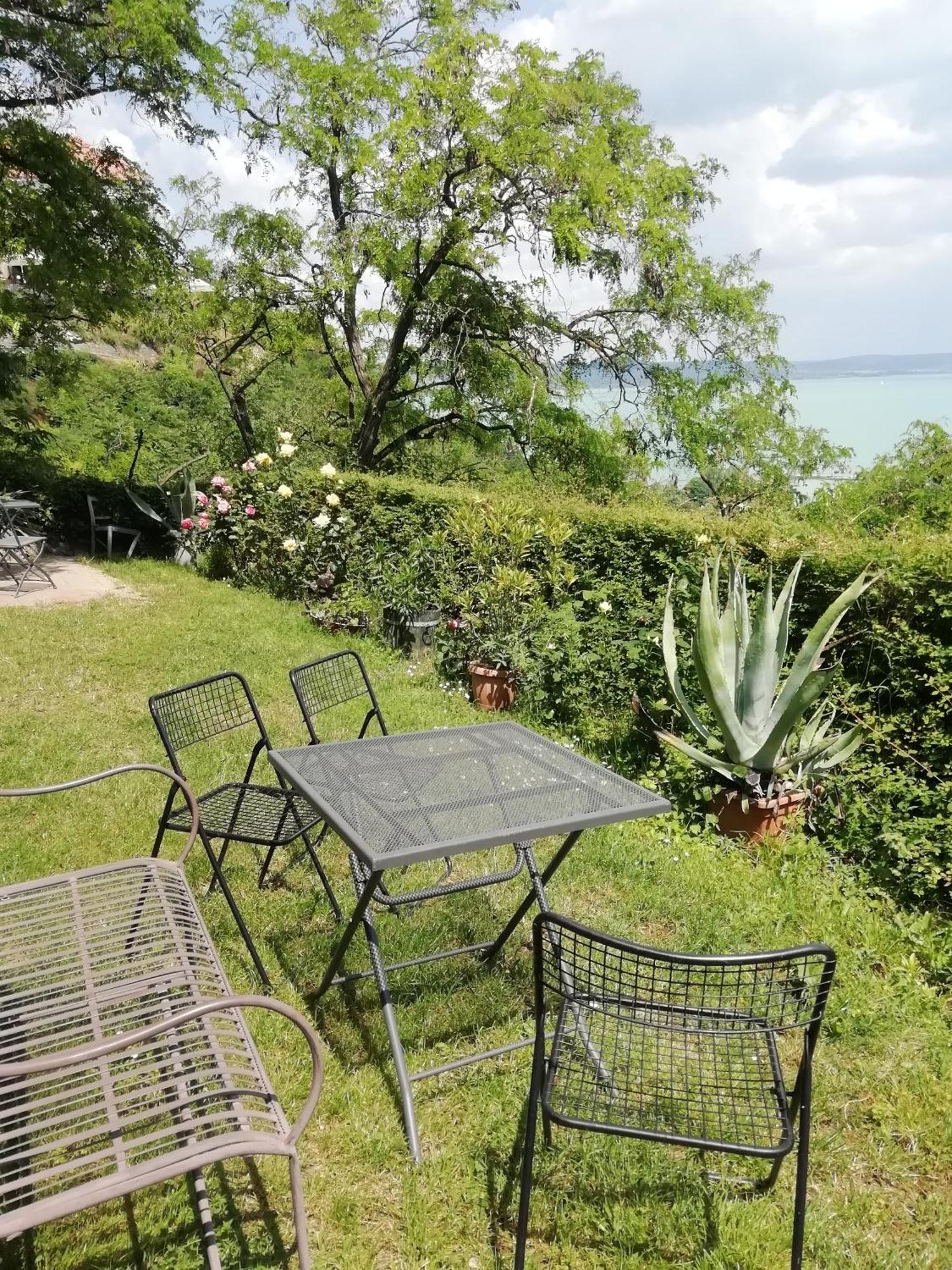 Csizmazia Apartman Tihany Exterior photo